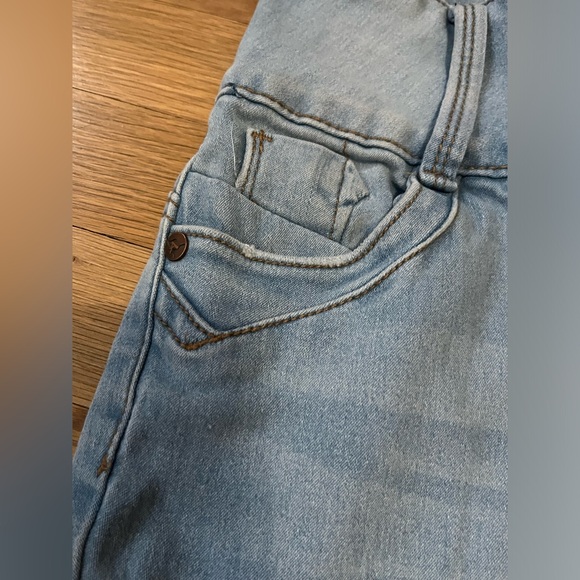 Always Friday high waisted jeans with a stretch. Super soft material. - Picture 2 of 9